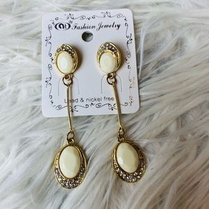 White and Gold Dangle Earring’s